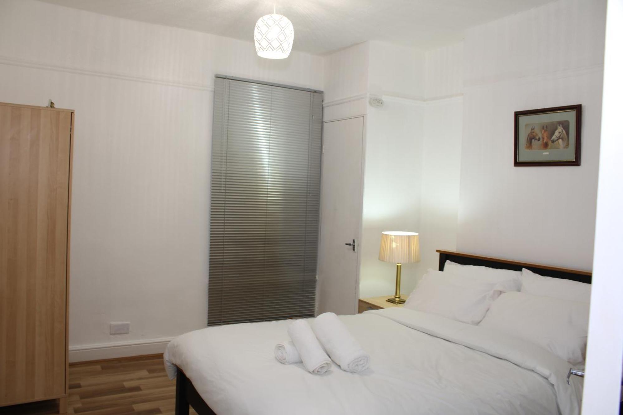 F2S Serviced Apartments 2Bedroom Terrace House With Free Wifi Netflix Suitable For Contractors Walking Distance To Train Station Derby Buitenkant foto