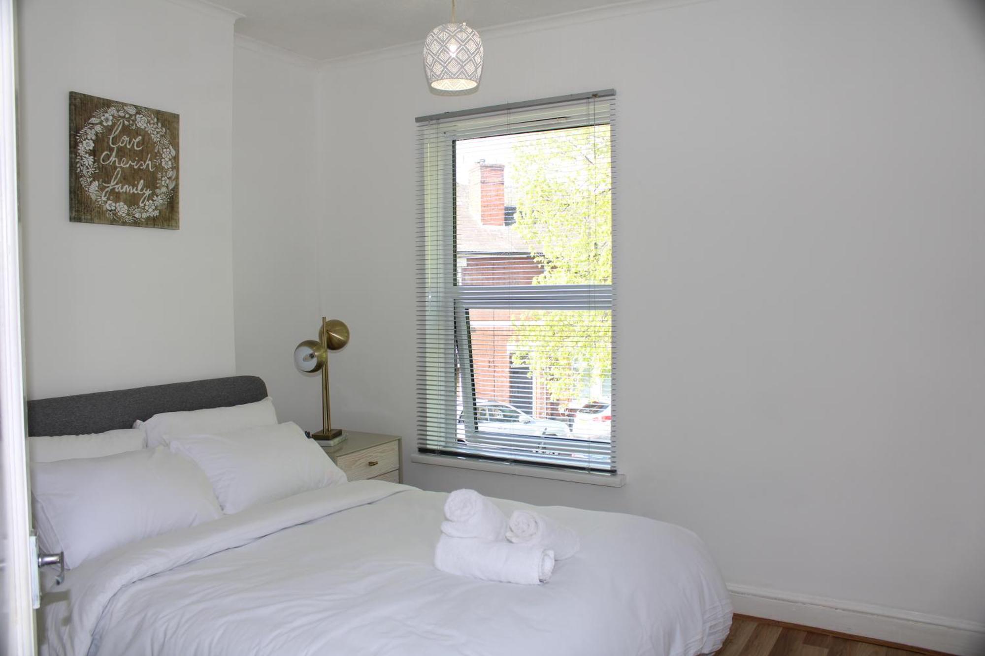 F2S Serviced Apartments 2Bedroom Terrace House With Free Wifi Netflix Suitable For Contractors Walking Distance To Train Station Derby Buitenkant foto