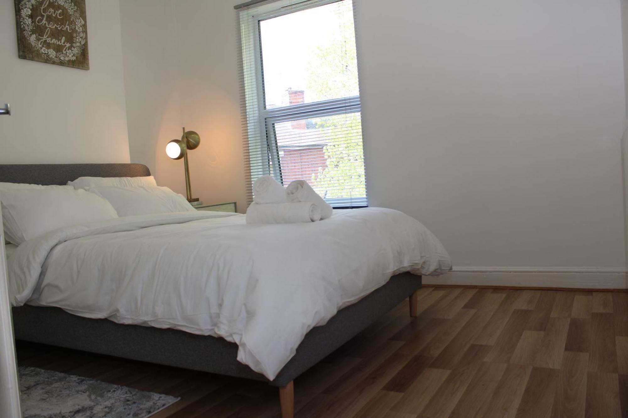 F2S Serviced Apartments 2Bedroom Terrace House With Free Wifi Netflix Suitable For Contractors Walking Distance To Train Station Derby Buitenkant foto