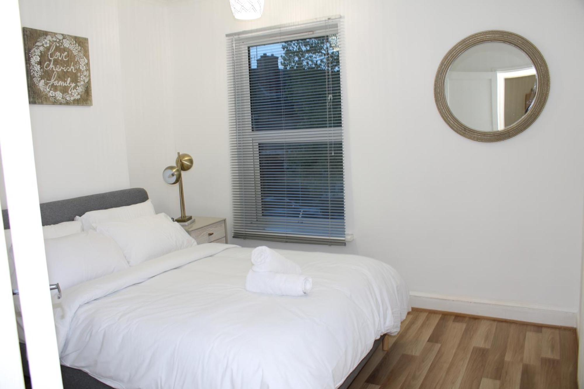 F2S Serviced Apartments 2Bedroom Terrace House With Free Wifi Netflix Suitable For Contractors Walking Distance To Train Station Derby Buitenkant foto