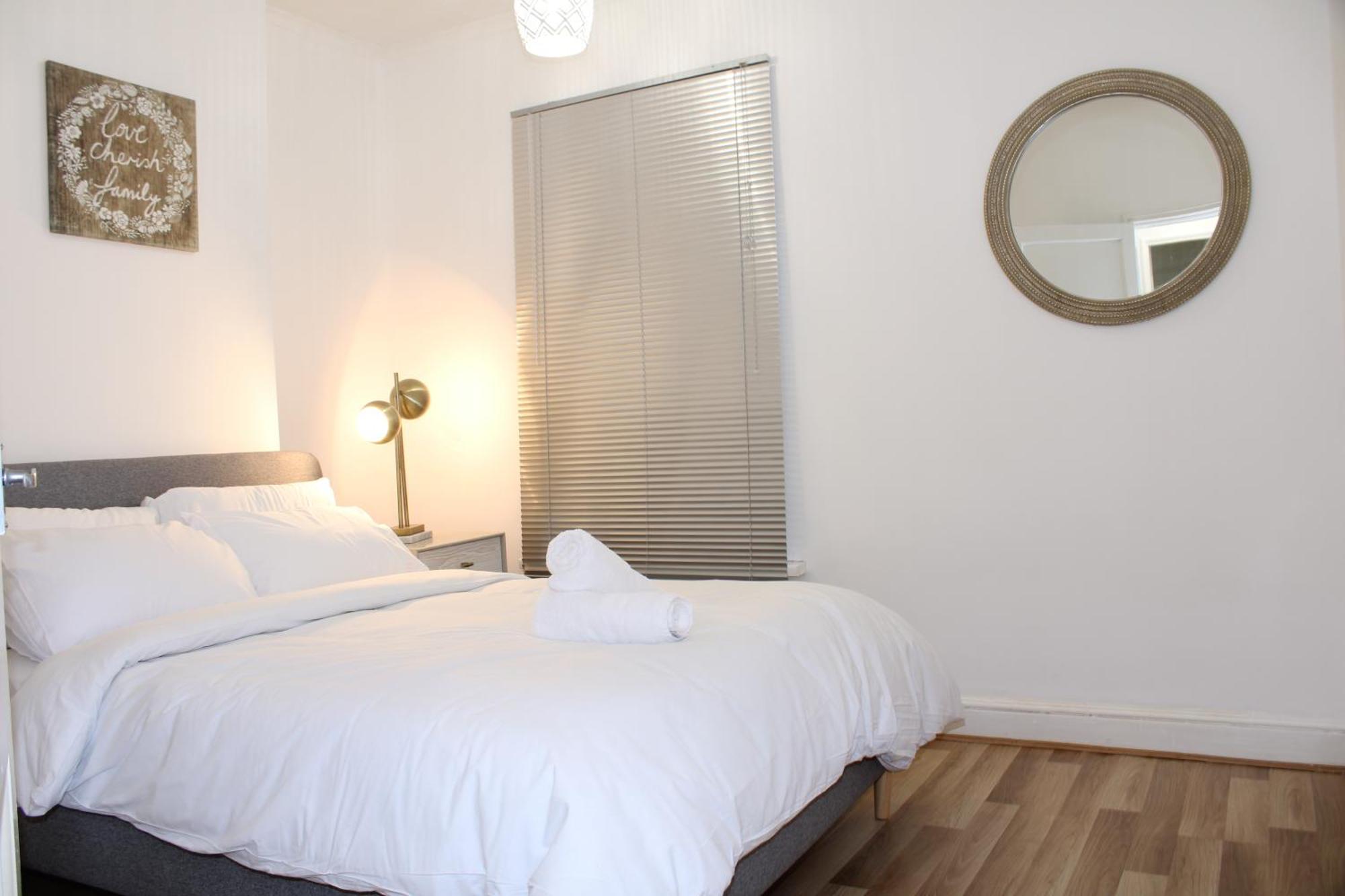 F2S Serviced Apartments 2Bedroom Terrace House With Free Wifi Netflix Suitable For Contractors Walking Distance To Train Station Derby Buitenkant foto