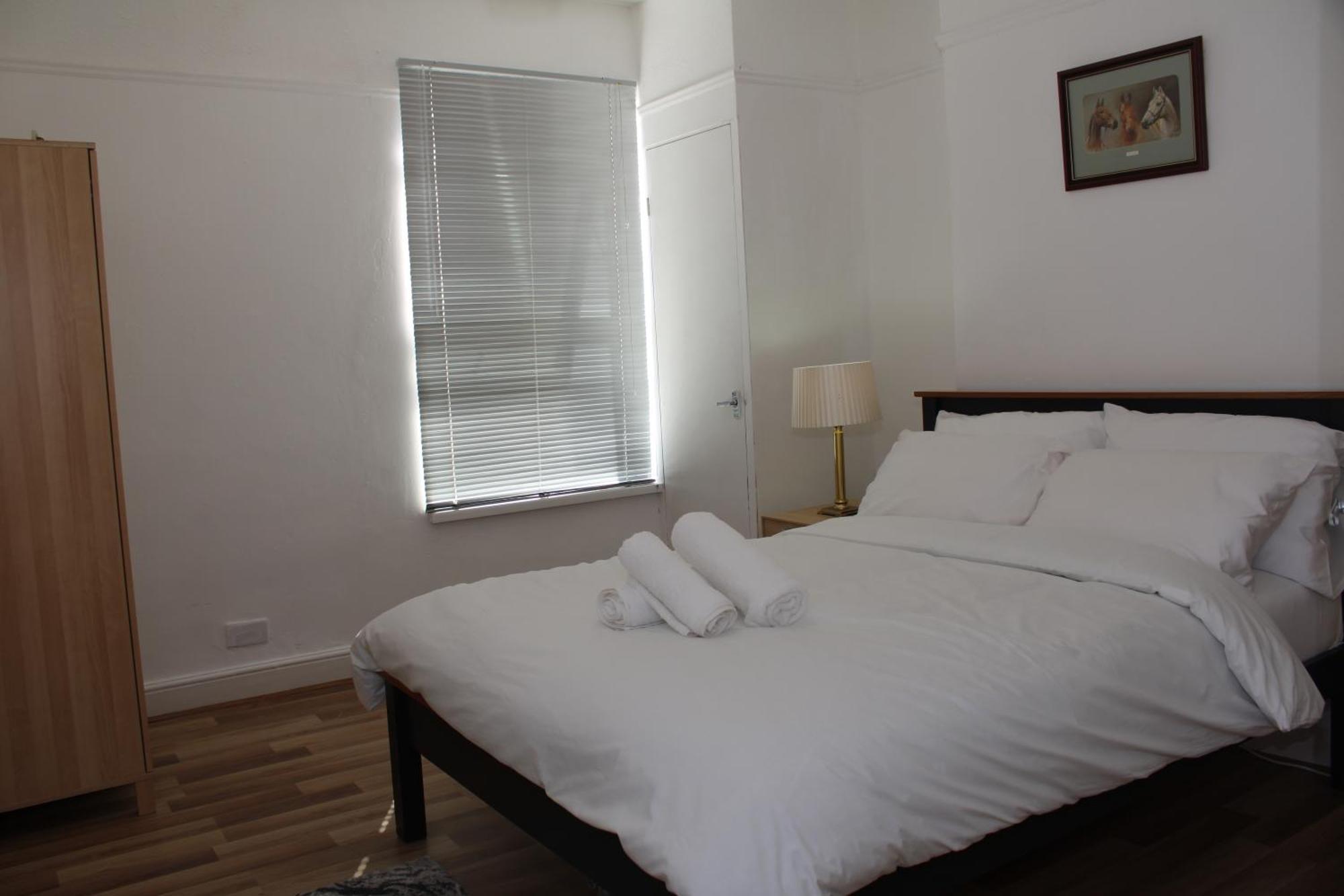 F2S Serviced Apartments 2Bedroom Terrace House With Free Wifi Netflix Suitable For Contractors Walking Distance To Train Station Derby Buitenkant foto