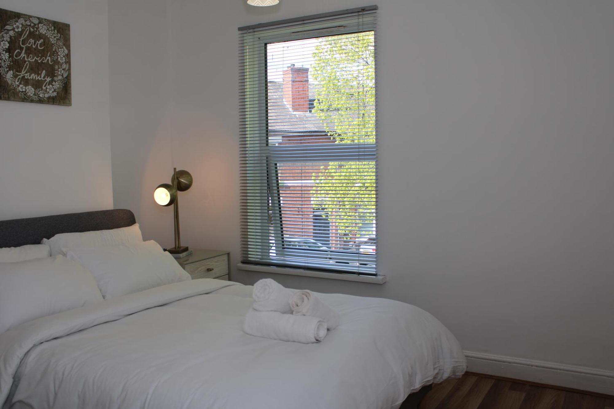 F2S Serviced Apartments 2Bedroom Terrace House With Free Wifi Netflix Suitable For Contractors Walking Distance To Train Station Derby Buitenkant foto