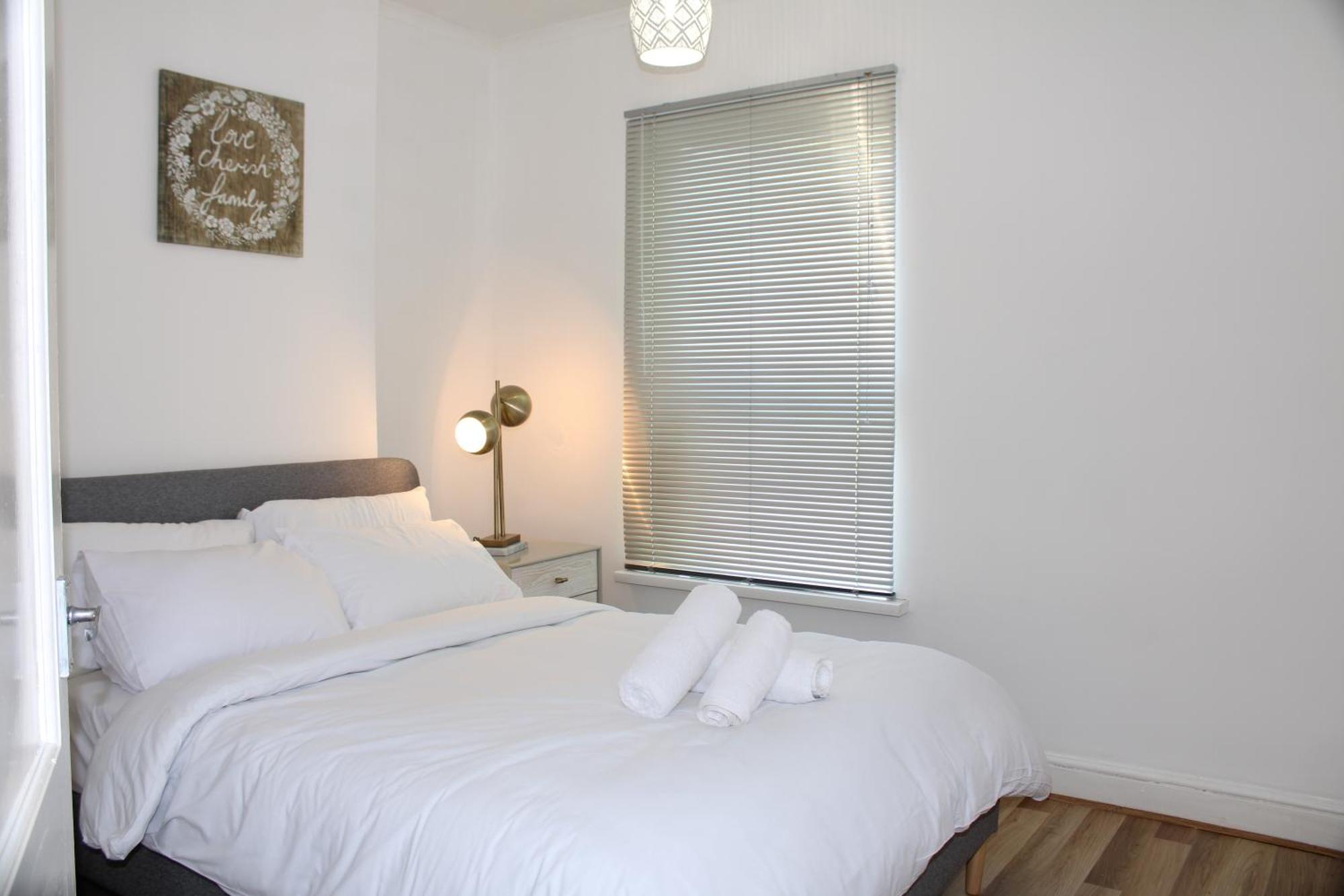 F2S Serviced Apartments 2Bedroom Terrace House With Free Wifi Netflix Suitable For Contractors Walking Distance To Train Station Derby Buitenkant foto