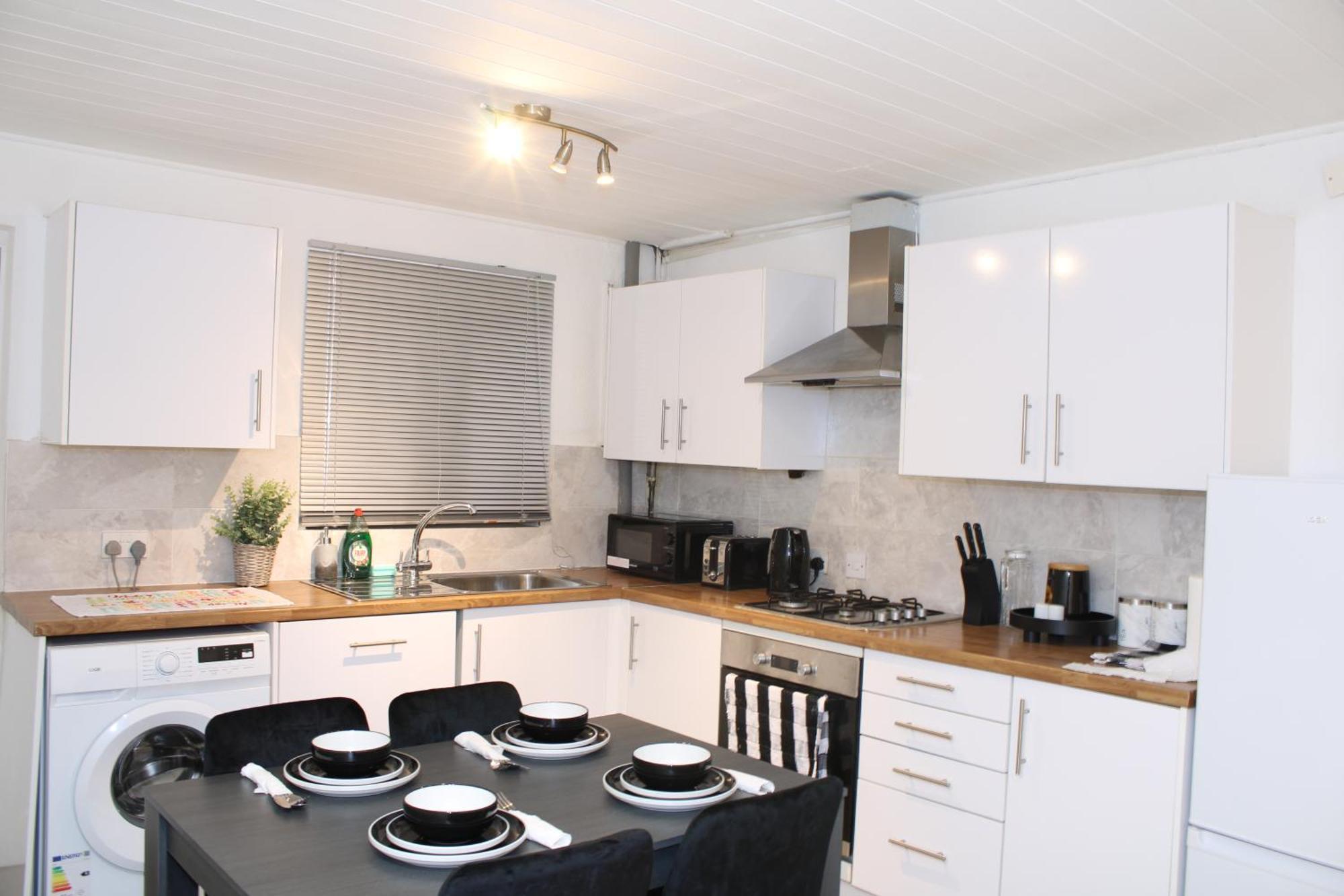 F2S Serviced Apartments 2Bedroom Terrace House With Free Wifi Netflix Suitable For Contractors Walking Distance To Train Station Derby Buitenkant foto