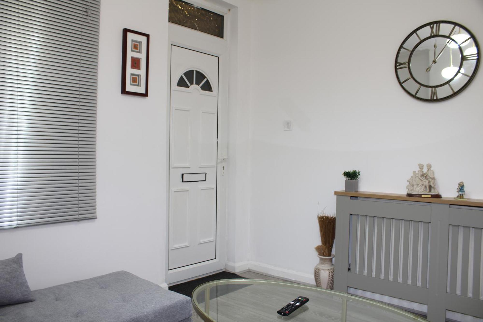 F2S Serviced Apartments 2Bedroom Terrace House With Free Wifi Netflix Suitable For Contractors Walking Distance To Train Station Derby Buitenkant foto