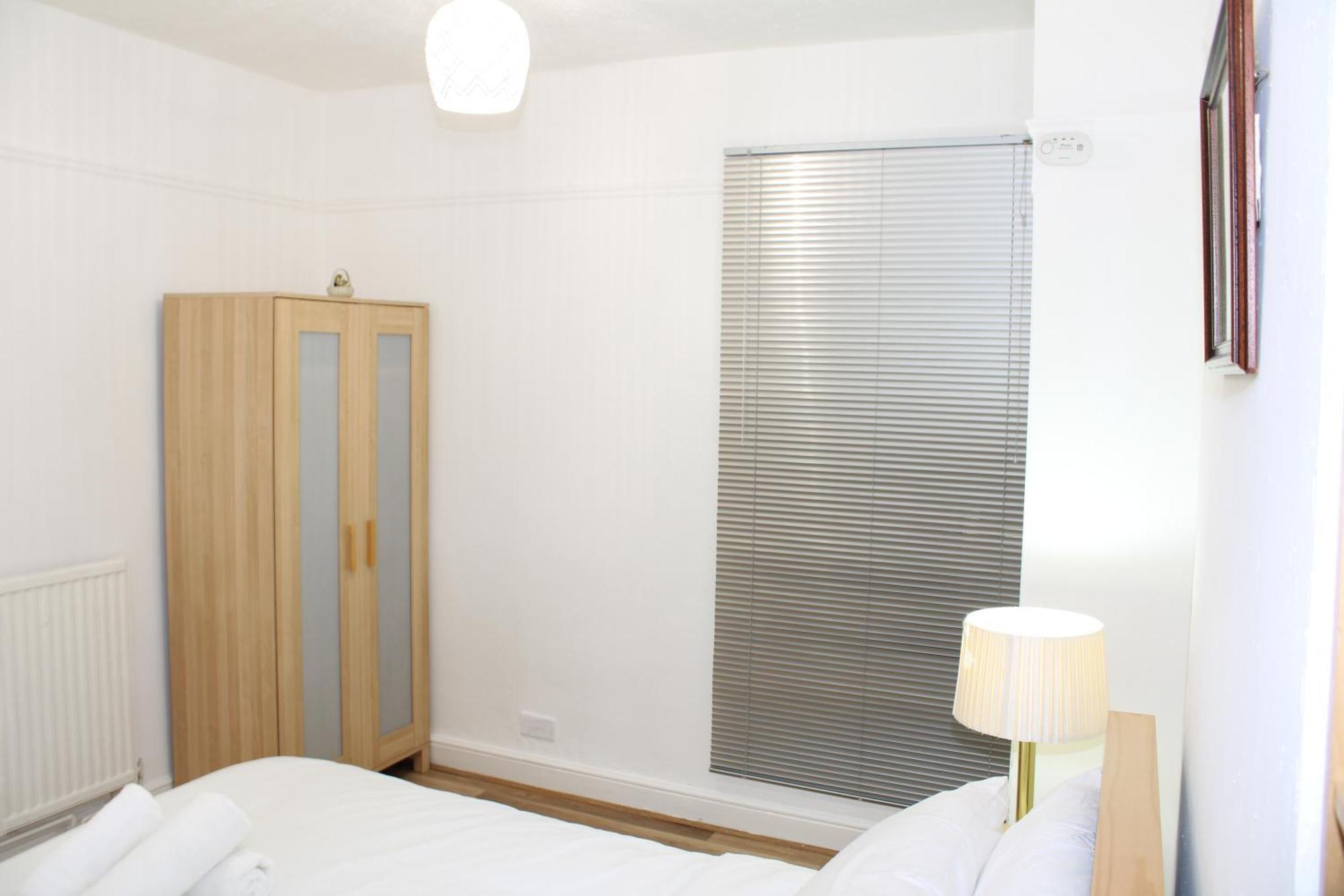 F2S Serviced Apartments 2Bedroom Terrace House With Free Wifi Netflix Suitable For Contractors Walking Distance To Train Station Derby Buitenkant foto