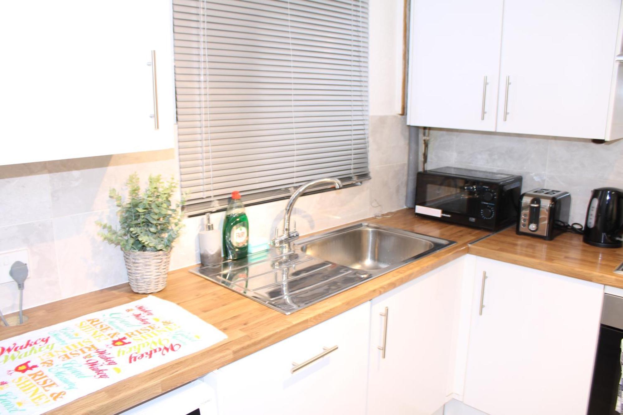 F2S Serviced Apartments 2Bedroom Terrace House With Free Wifi Netflix Suitable For Contractors Walking Distance To Train Station Derby Buitenkant foto